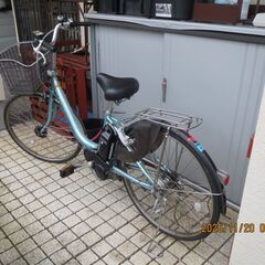 ブリジストン製電動アシスト自転車　アシスタULT A4LC31 内装３段変速　バッテリー充電器付　鍵は後輪リング錠∔同時にハンドルロック機能　LEDライト、ベル　前かご　保管用対候性防水カバー付きの画像