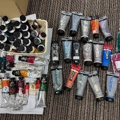 油絵具・アクリル絵具100本前後　大チューブの画像