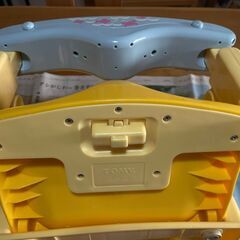 TOMY 　たためるバスチェアの画像