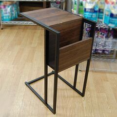 DCM サイドテーブル 幅30×奥行40×高さ60cm ブックラック付き ナイトテーブル ソファサイド ベッドサイド 札幌市 清田区 平岡の画像