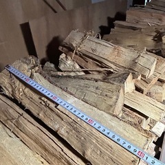 薪コナラ2年自然乾燥　広葉樹　
薪ストーブの画像