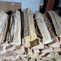 薪コナラ2年自然乾燥　広葉樹　
薪ストーブの画像