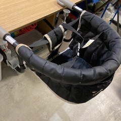 é... テーブルベビーチェア　洗濯済みです。の画像