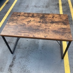 ダイニングテーブルの画像