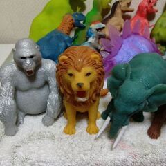 子供にやさしい、恐竜＆動物ゴムフィギュア17個セットの画像