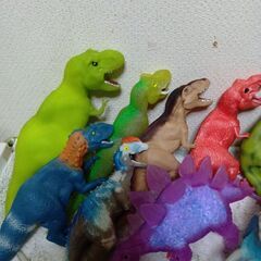 子供にやさしい、恐竜＆動物ゴムフィギュア17個セットの画像