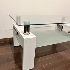 ガラスてテーブルの画像