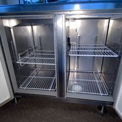 ハイゼットトラック（車体２０２０年登録）・キッチンカー(キッチン２０２２年新造)・冷凍冷蔵庫付き・外部電源供給可・ＥＴＣ付き・走行距離約22,800km・坂道もよく走る貴重な５速ミッション・車両＆冷蔵庫快調に動作します・神戸市から2時間以内の場所まで回送費無料・車検や名義変更など全て込々価格です(回送不要・車検不要・名義変更不要の場合は値引きに応じます)の画像