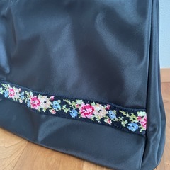ブラック 花柄刺繍 トートバッグの画像