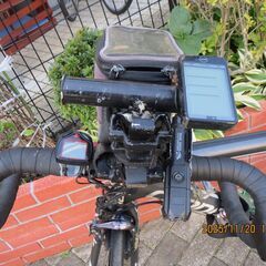 カーボン製ロードバイク　キャノンデール社製　型式＝SUPERSIXEVO CARBON DISK 105 2015年製　シマノ20段変速　GPS付きサイクルコンピューター∔有線サイコン　車載バッグ２個　ベル　LEDライト　ハンドルステー付きの画像