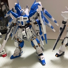 RG Hiνガンダム　組み立て済み　＋　オマケ　ガンプラ2体の画像