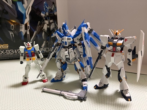 RG Hiνガンダム　組み立て済み　＋　オマケ　ガンプラ2体