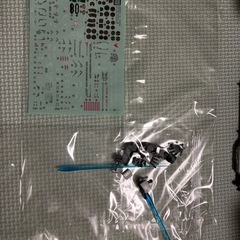 RG Hiνガンダム　組み立て済み　＋　オマケ　ガンプラ2体の画像