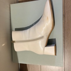 Mサイズ　ショートブーツ 白　GREEN LABEL RELAXING 太ヒールの画像