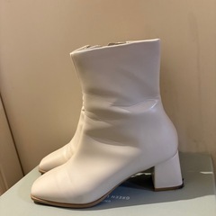 Mサイズ　ショートブーツ 白　GREEN LABEL RELAXING 太ヒールの画像