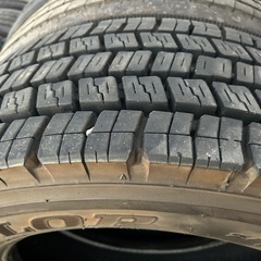 スタッドレスタイヤ トラック、バスの画像