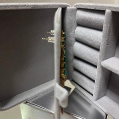 ターコイズとゴールドのシャンデリア風ピアスの画像