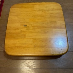 木製ローテーブルの画像