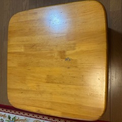 木製ローテーブルの画像