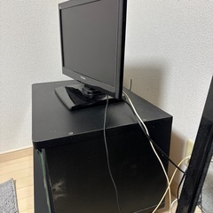 テレビとテレビ台の画像