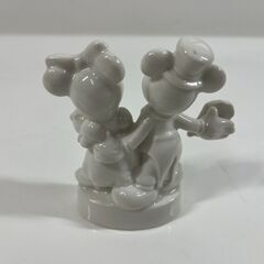 ディズニー ミッキー＆ミニー 陶器製 メモスタンド アンバサダーホテル 置物 ホワイト 幅9cm×奥行3.5cm×高さ9.5cmの画像