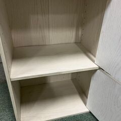 木製 3段 カラーボックス 本棚 飾り棚 収納棚 扉付 ホワイト 幅42cm×奥行30cm×高さ88cm の画像