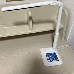 ニトリ　勉強机 ライト付きの画像