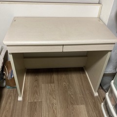 ニトリ　勉強机 ライト付きの画像