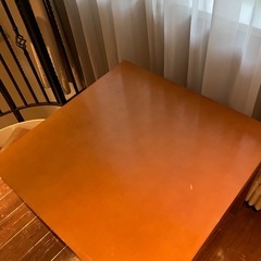 木のテーブルの画像