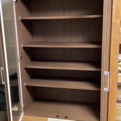 【引取限定11月30日まで】ガラス扉付き本棚引き出し付き／ニトリ（八王子市松が谷、多摩センター寄り）の画像