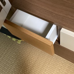 【引取限定11月30日まで】ガラス扉付き本棚引き出し付き／ニトリ（八王子市松が谷、多摩センター寄り）の画像