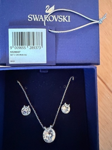 SWAROVSKI スワロフスキー  スタッドピアスネックレス2点セット 純正箱付き