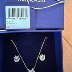 SWAROVSKI スワロフスキー  スタッドピアスネックレス2点セット 純正箱付きの画像