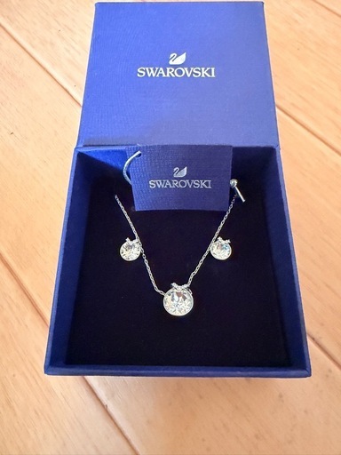 SWAROVSKI スワロフスキー  スタッドピアスネックレス2点セット 純正箱付き