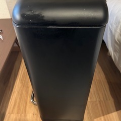 【取引確定しました】ゴミ箱 足で踏んで開くタイプの画像
