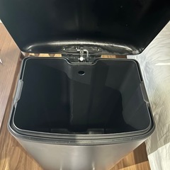 【取引確定しました】ゴミ箱 足で踏んで開くタイプの画像