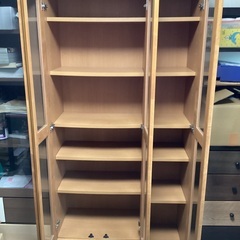 【引取限定11月30日まで】ガラス扉付き本棚（八王子市松が谷、多摩センター寄り）の画像