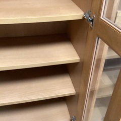 【引取限定11月30日まで】ガラス扉付き本棚（八王子市松が谷、多摩センター寄り）の画像