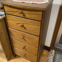 木製収納ダンスの画像