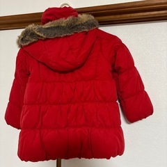 ムージョンジョン赤のコートの画像