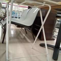 リユースのサカイ栃木店★ジモティ割あり★  テーブル（おりたたみ） ベージュ×ホワイト W50×D48×H70 クリーニング済み TC11658の画像