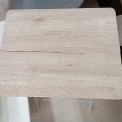 リユースのサカイ栃木店★ジモティ割あり★  テーブル（おりたたみ） ベージュ×ホワイト W50×D48×H70 クリーニング済み TC11658の画像