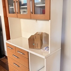 食器棚の画像