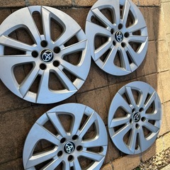 50系プリウスホイールキャップ4枚の画像