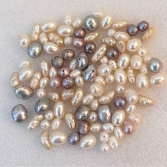 淡水パール　色々　58cmくらい　100粒　まとめ売り　ハンドメイド素材　手芸　作品作り　バラ売り10個100円〜受付ます。の画像