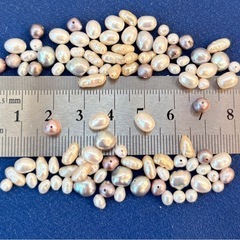 淡水パール　色々　58cmくらい　100粒　まとめ売り　ハンドメイド素材　手芸　作品作り　バラ売り10個100円〜受付ます。の画像