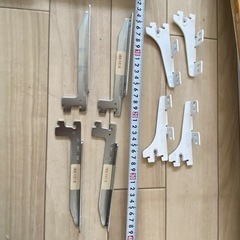 ⭐︎お譲り先決まりました⭐︎ DIYの材料として。板、金具の画像