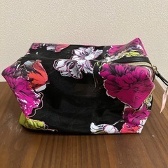 【新品】ヴィクトリアズシークレット　化粧ポーチの画像