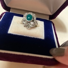 グリーン花形リングの画像