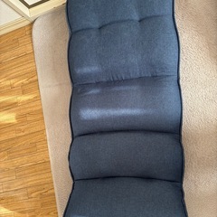 【商談中】
紺色の座椅子の画像